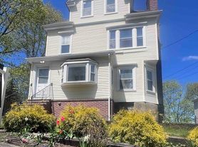 61 Wollaston Ave, Arlington, MA