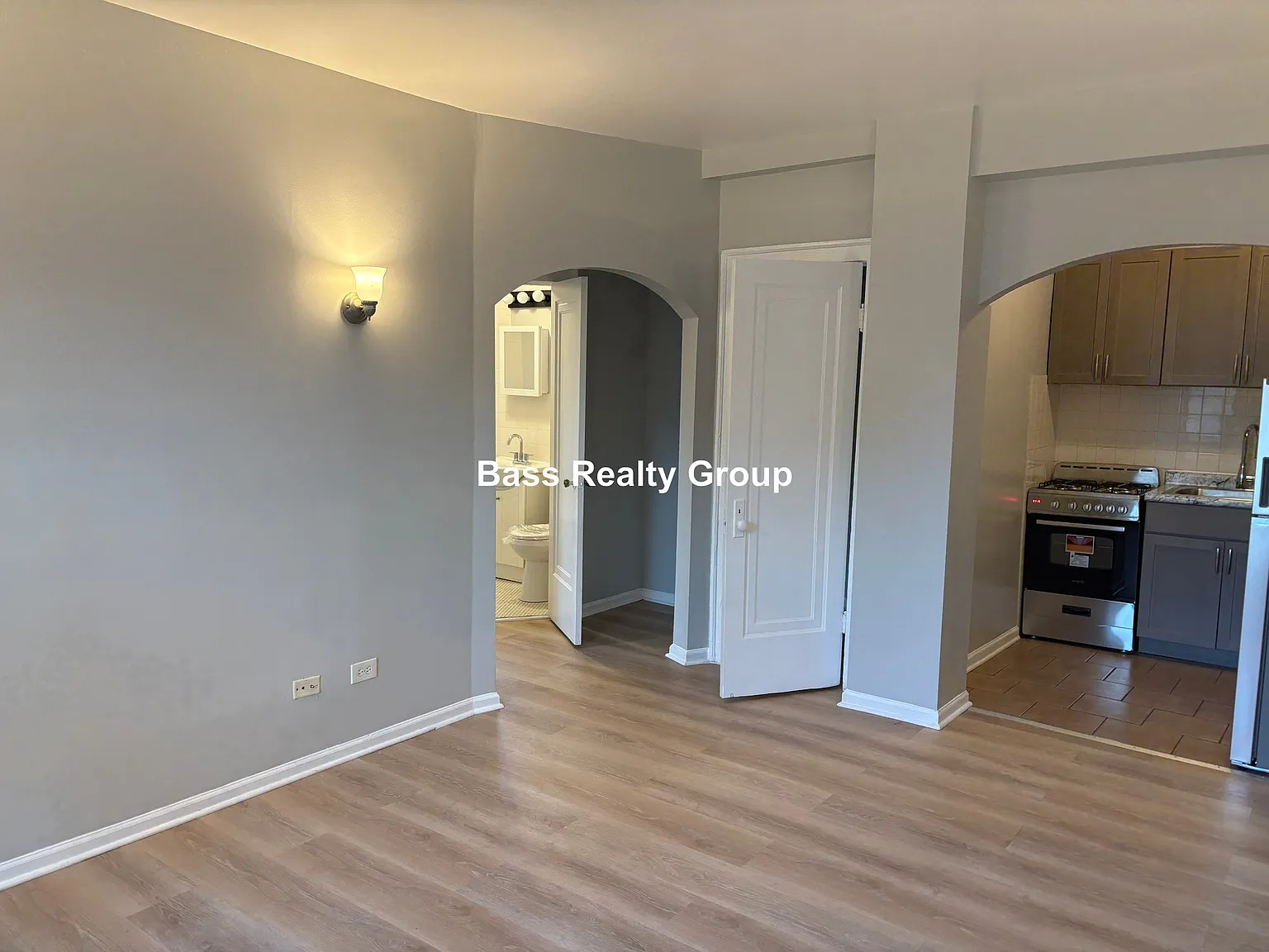 1737 W Estes Ave — Photo 2
