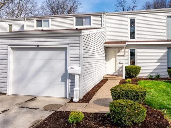 292 Deepwood Dr, Wadsworth, OH 44281