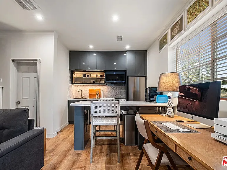6803 Iris Cir — Photo 2