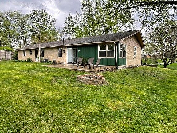 back yard w/fire pit