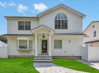 32 Cornell Ave, Hicksville, NY 11801