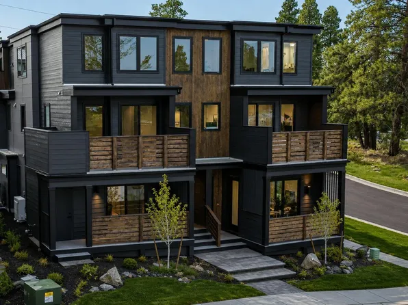 61579 SW Riverwalk Ln, Bend, OR 97702