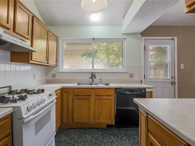 16821 Whitebrush Loop — Photo 10