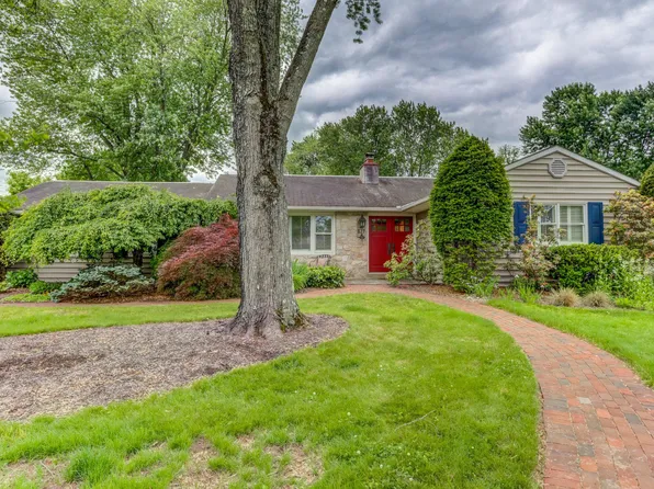 827 Mount Airy Rd, Collegeville, PA 19426