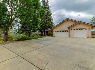 15189 Mountain Shadows Dr, Redding, CA 96001