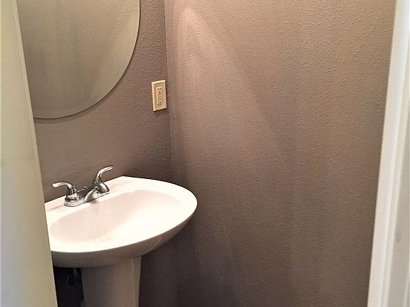 5th image of 3204 S Hill Ln #3206