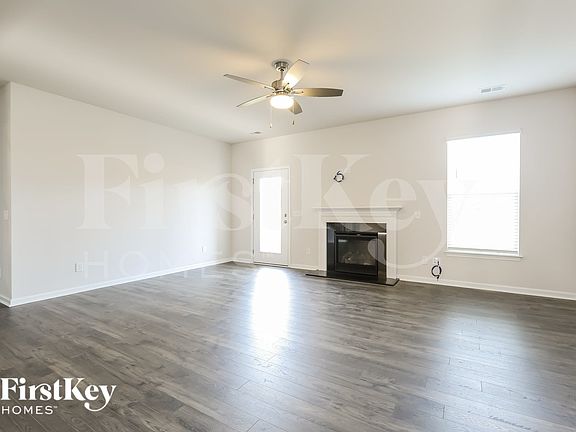 3rd image of 513 Hillpark Ln