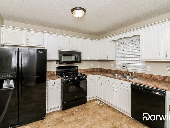 3rd image of 236 Cedar Creek Dr