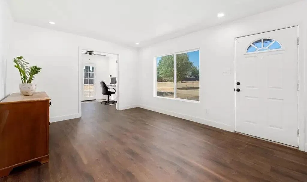 1032 Pinedale Ave — Photo 2