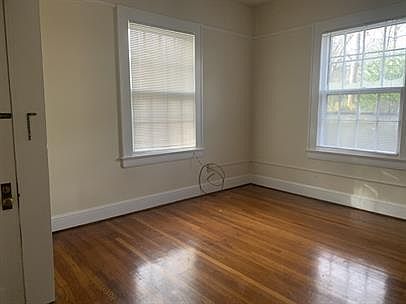 3rd image of 346 Montford Ave APT 5
