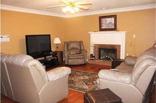 2nd image of 1401 Autumn Breeze Ln