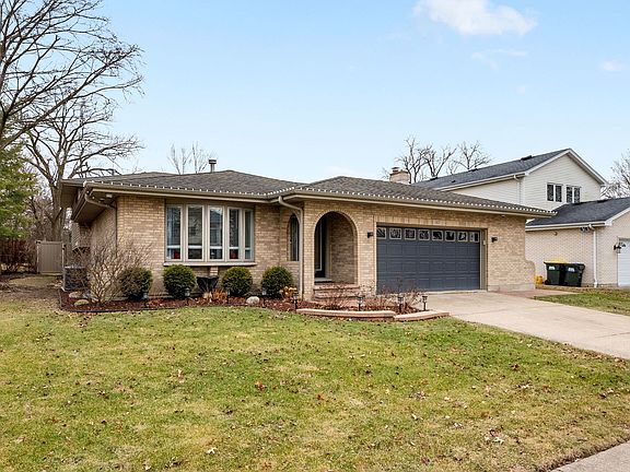 2nd image of 147 Washington Ct