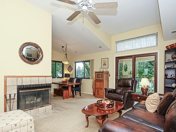 3rd image of 967 Fairway Cir