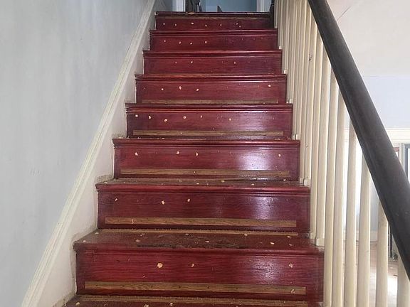 5th image of 236 Pine St