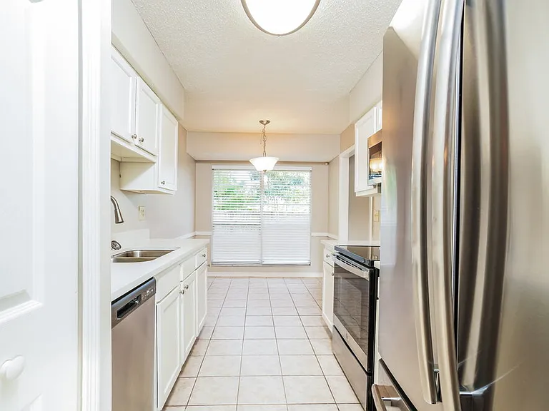 2677 Aberdeen Ct — Photo 7