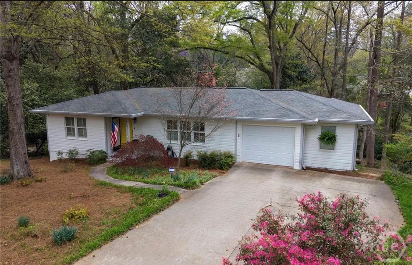 4 bed, 2320 sqft, $3,000 — Photo 1