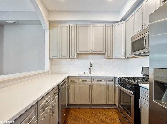 5th image of 2636 N Lincoln Ave