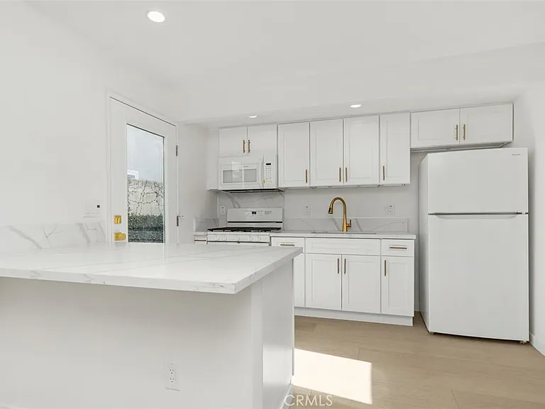 3926 Acacia St — Photo 17