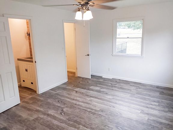 4th image of 624 Oak Grove Avenue