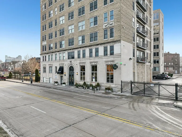2915 John R St #502 — Photo 2