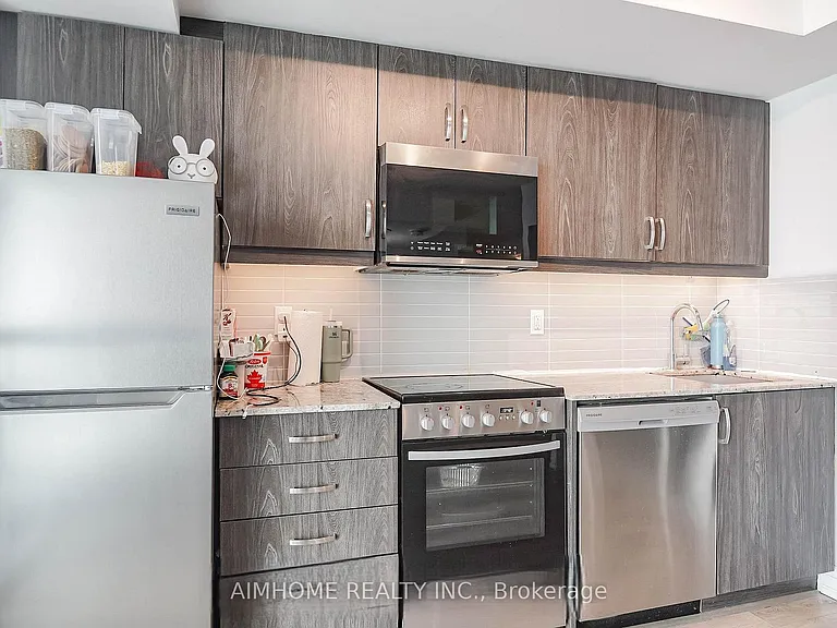 20 Meadowglen Pl #226 — Photo 7
