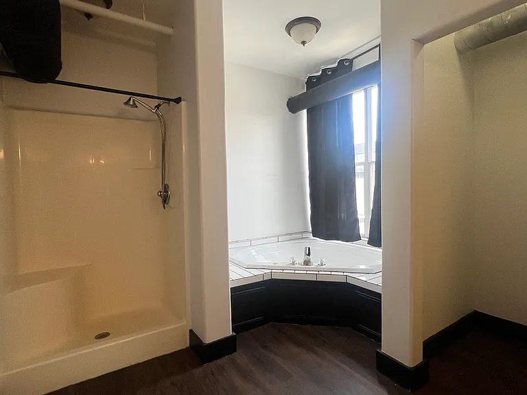 917 E Douglas Ave #B — Photo 6