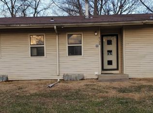 6728 SW Briarmeade Ln, Topeka, KS 66619