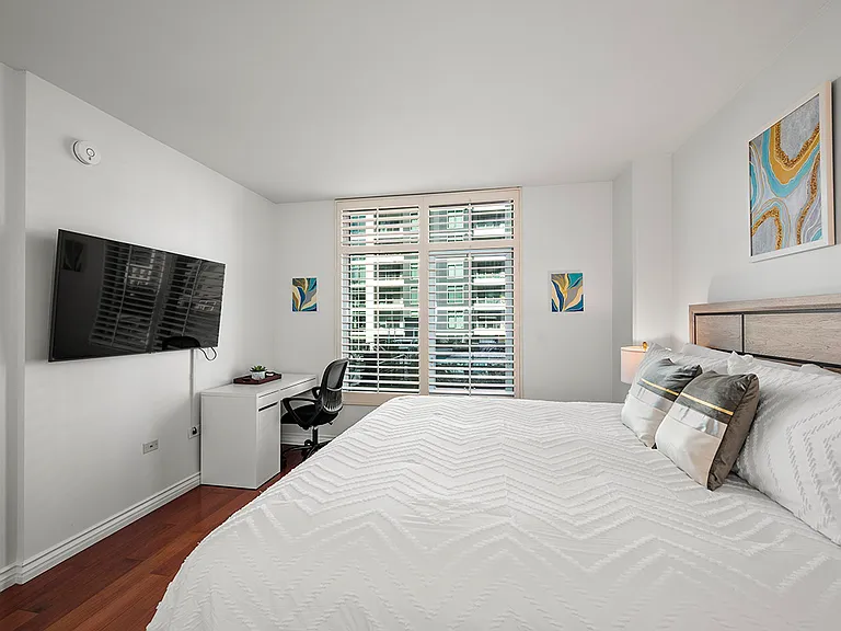 425 W Beech St #907 — Photo 13
