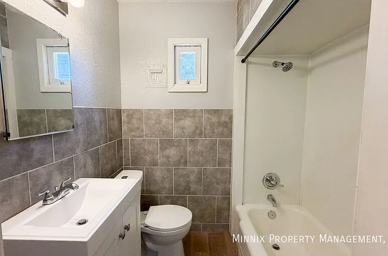 2414 27th St — Photo 7
