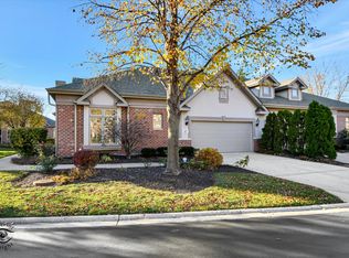 47 Shadow Creek Cir, Palos Heights, IL 60463