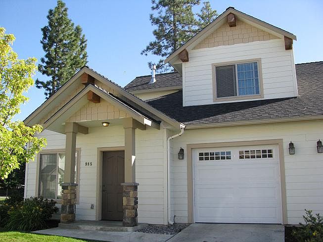End unit with single attached garage
