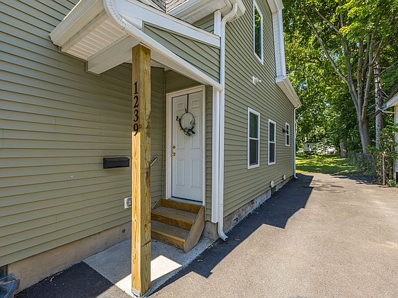 2nd image of 1239 S Plymouth Ave