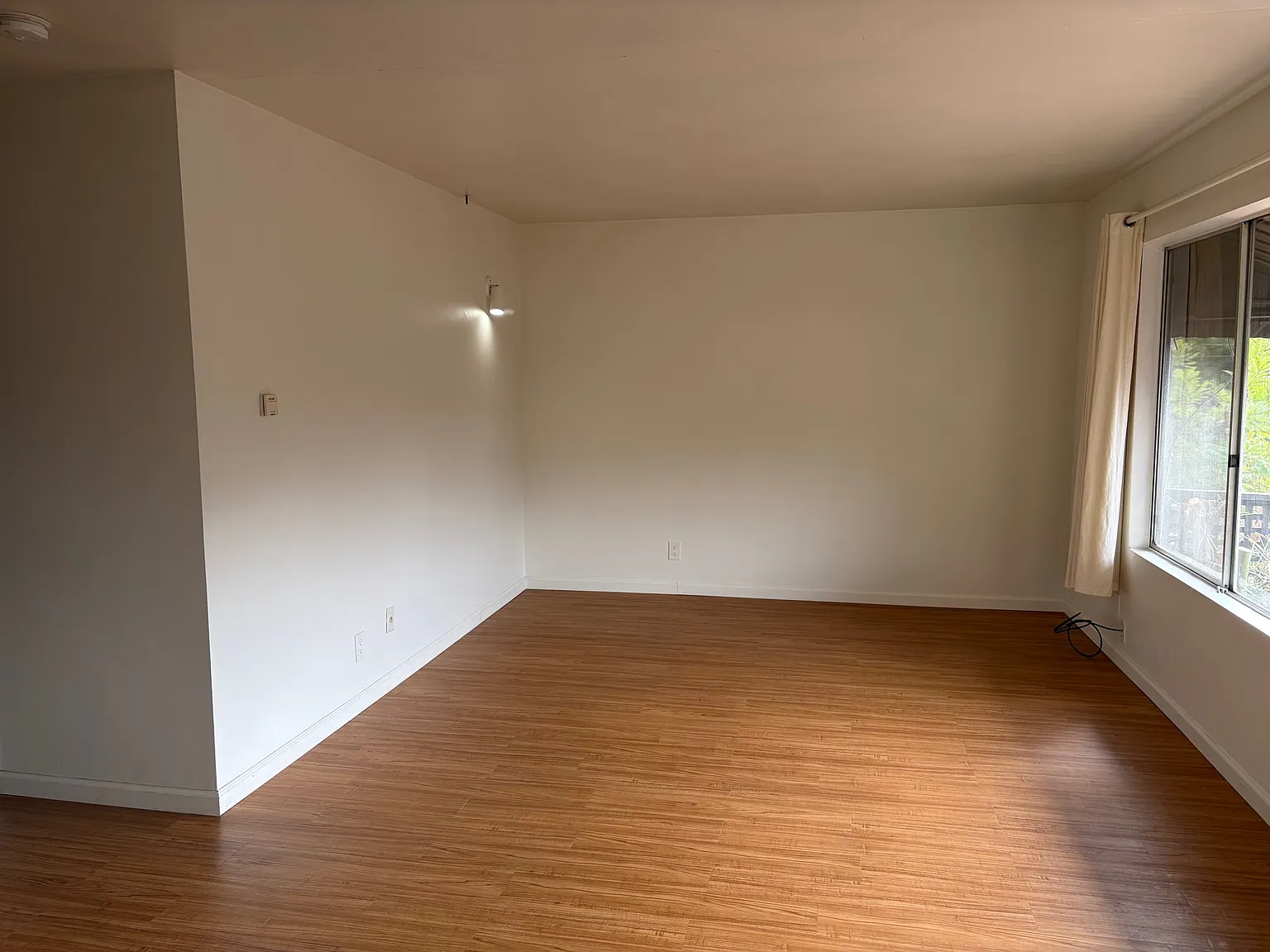 1 bed, 570 sqft, $2,350 — Photo 3