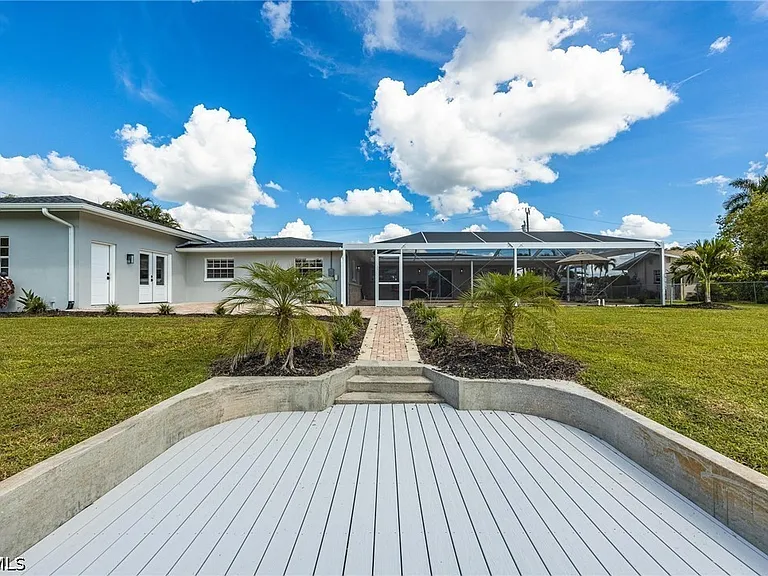4930 Edith Esplanade Cpe — Photo 31