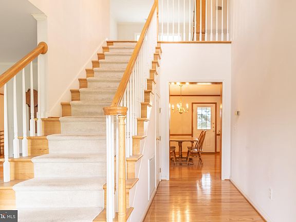 4th image of 2402 Canterbury Dr