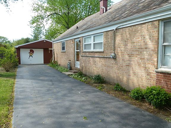 3rd image of 433 W Meadow Ave