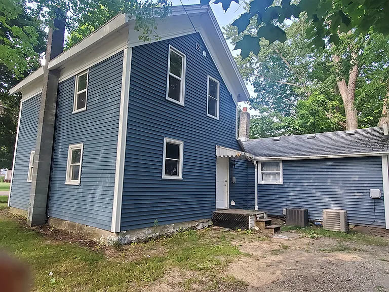 304 E James St — Photo 13