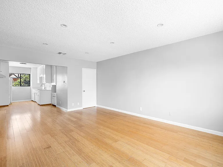 351 Salem St #7 — Photo 4