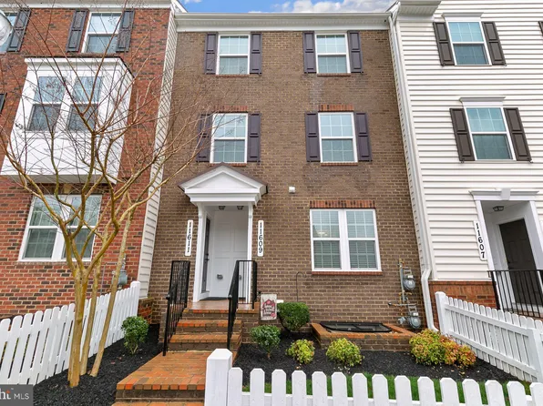 11609 Emerald Green Dr #906E, Clarksburg, MD 20871