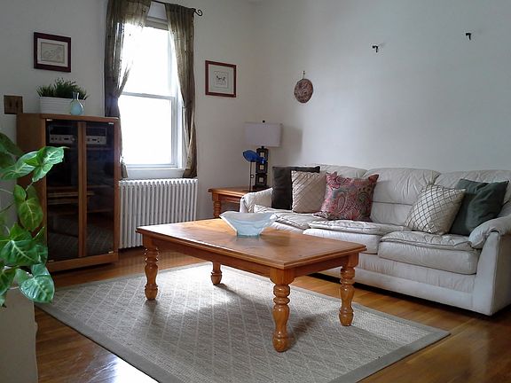 4th image of 144 Castle Heights Ave