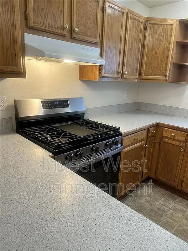 3 bed, 2.0 bath, 1253 sqft, $2,395 — Photo 2