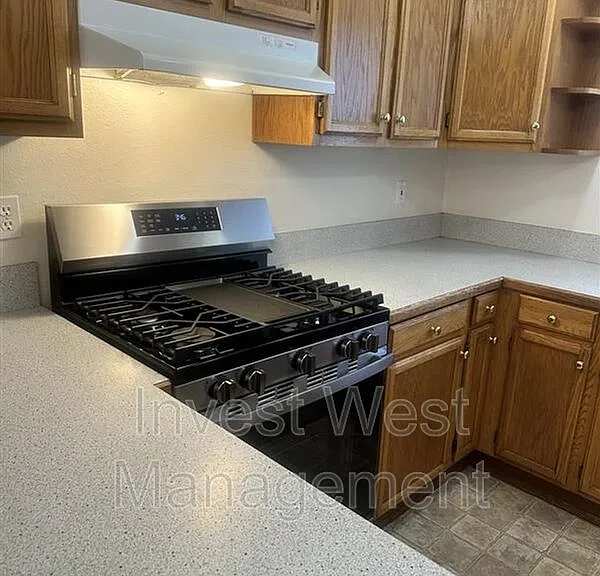 15116 NE 80th St — Photo 2
