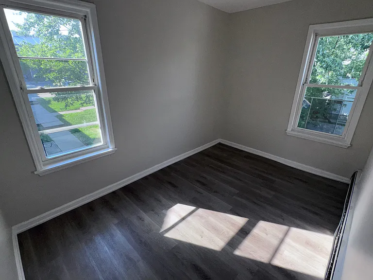 17 Earl St #2R — Photo 8