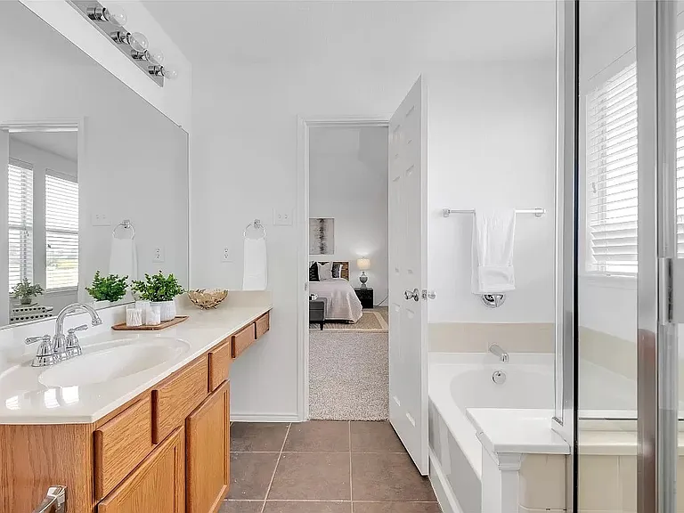 9308 Liberty Crossing Dr — Photo 12