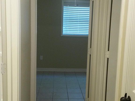 5th image of 402 McGuire St #1-4