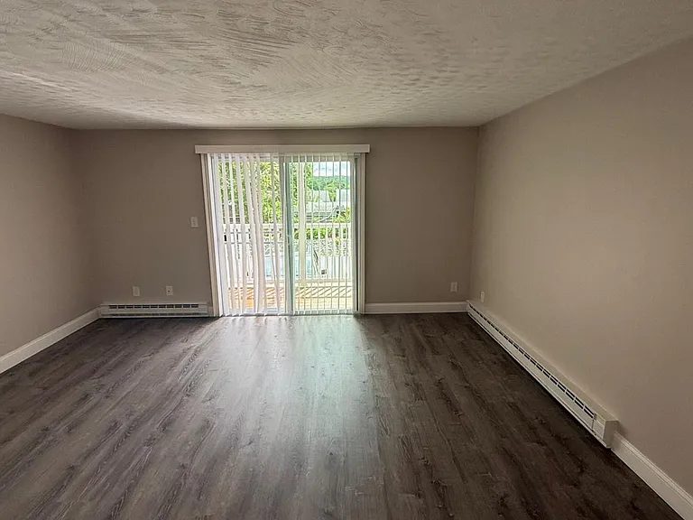 8-12 Perry St — Photo 18