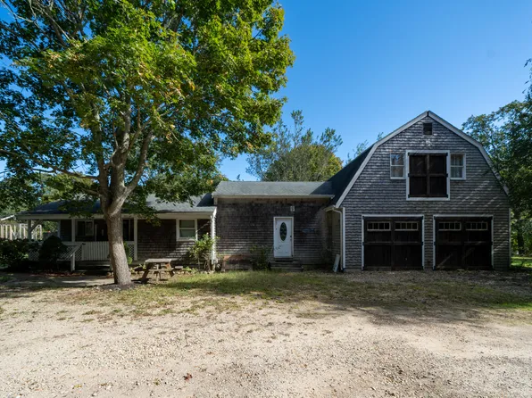 26 Hampson Ave, Oak Bluffs, MA 02557