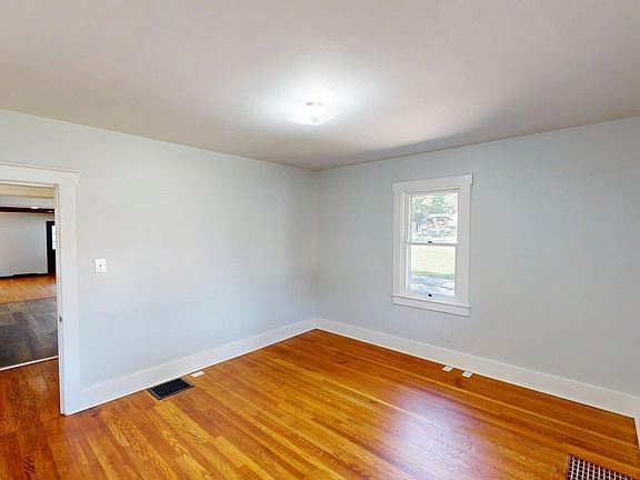 5th image of 116 N Sycamore St