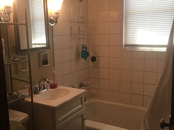3rd image of 707 S Napoleon Ave